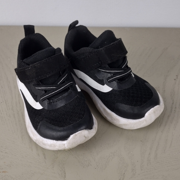 Athletic Works Shoes - Picture 9 of 9